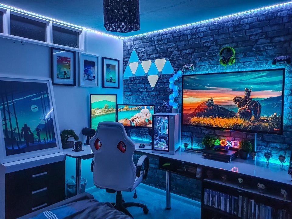 Decorative Man's Gaming Bedroom